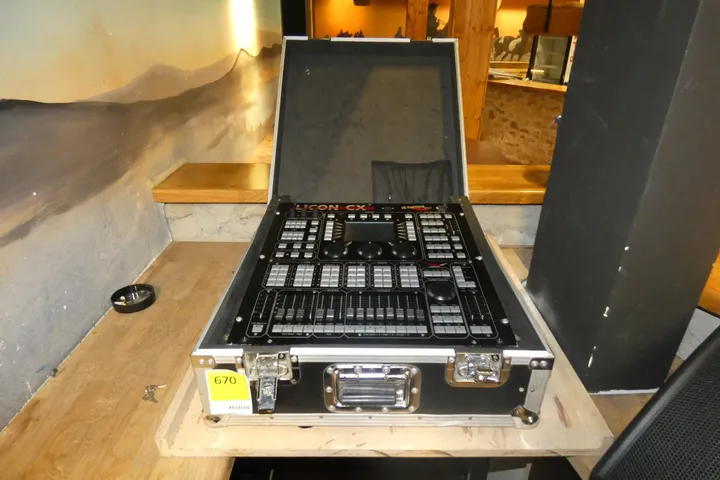 JB-Lighting Lichtsteuerpult im Case Modell: Licon CX